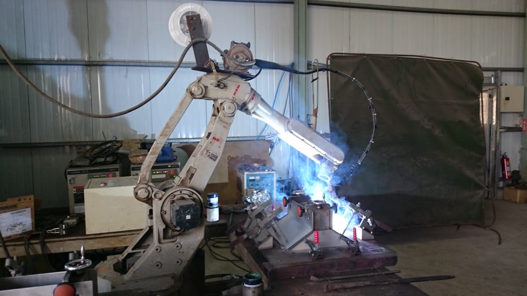 Automatic welding arm